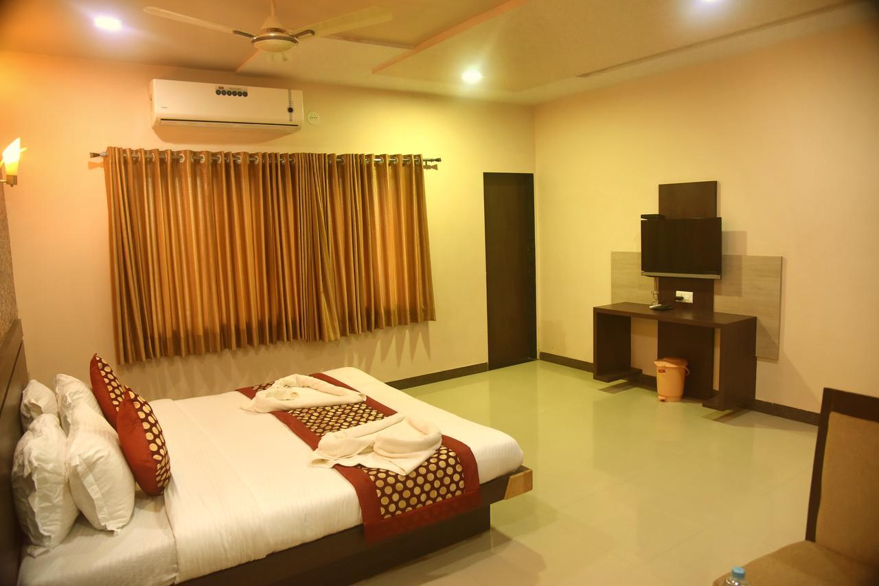 Hotel Sun Plaza Somnath Exterior photo