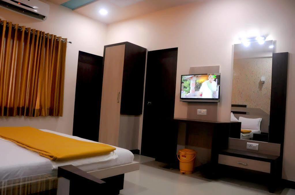 Hotel Sun Plaza Somnath Exterior photo