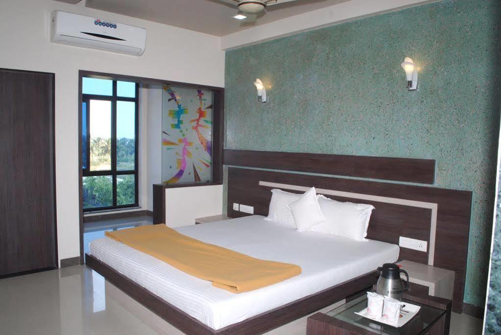 Hotel Sun Plaza Somnath Exterior photo